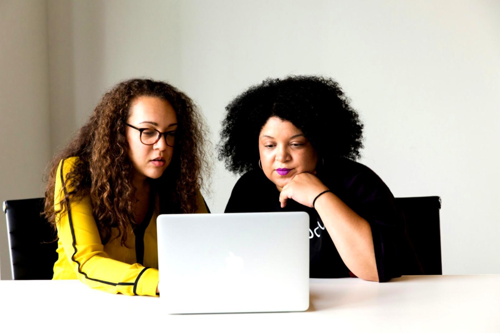 Interactive workshop environment with practical assignments